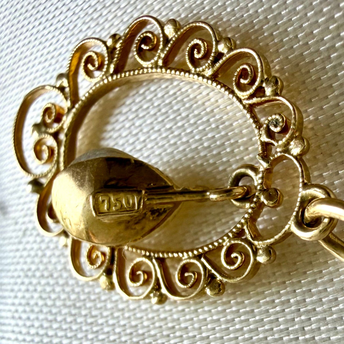 Vintage Perlen-Anhänger aus 750 Gold mit kunstvoller Filigranarbeit | VINTAGE SISSI