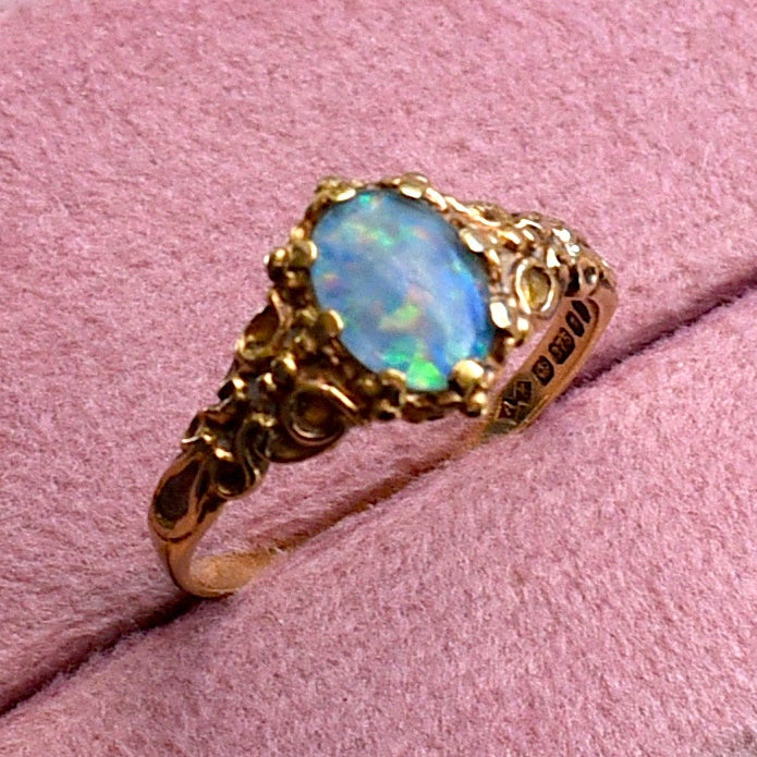 Antiker Opal-Triplette Ring in 9 Karat Gold | England | VINTAGE SISSI