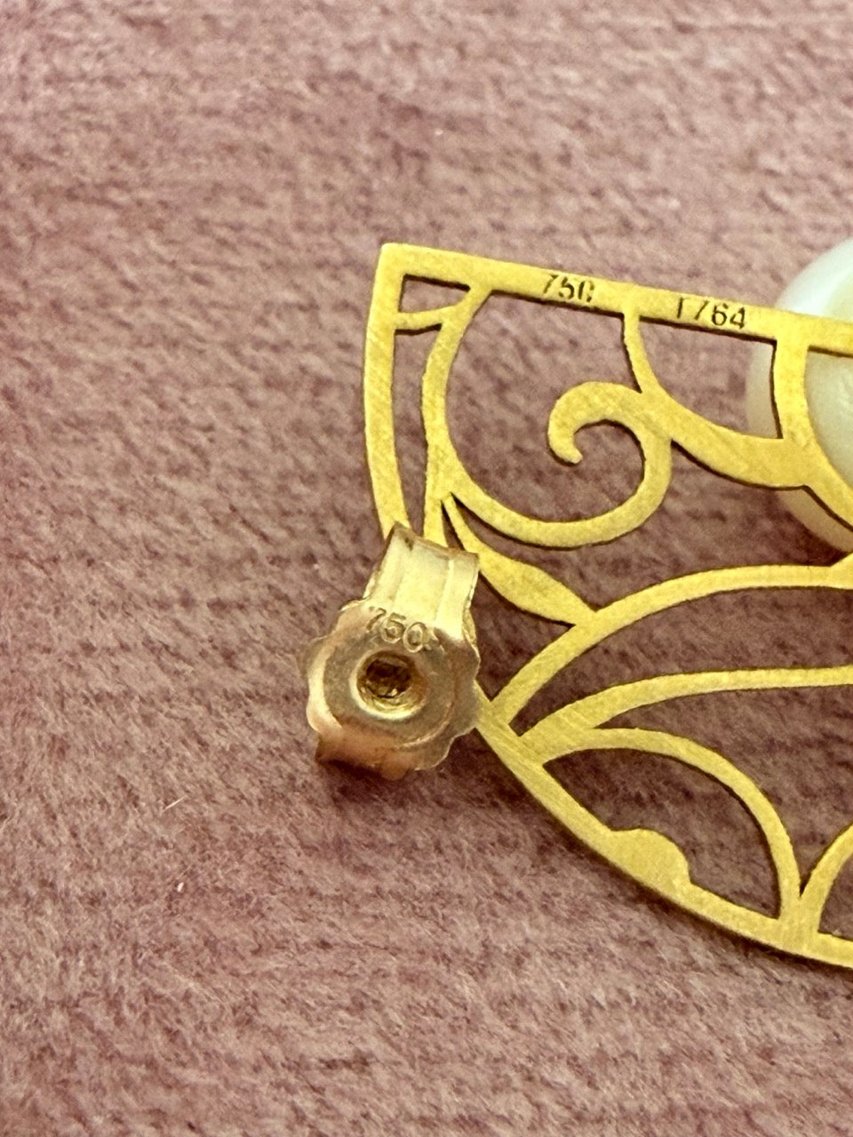 Elegante Designer-Ohrringe aus 750 Gold mit Süßwasserperlen