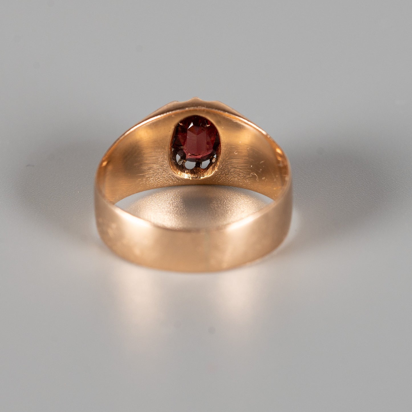 Antiker Granatring aus 585 Rotgold mit Fuchskopfpunze – Österreich-Ungarn um 1900