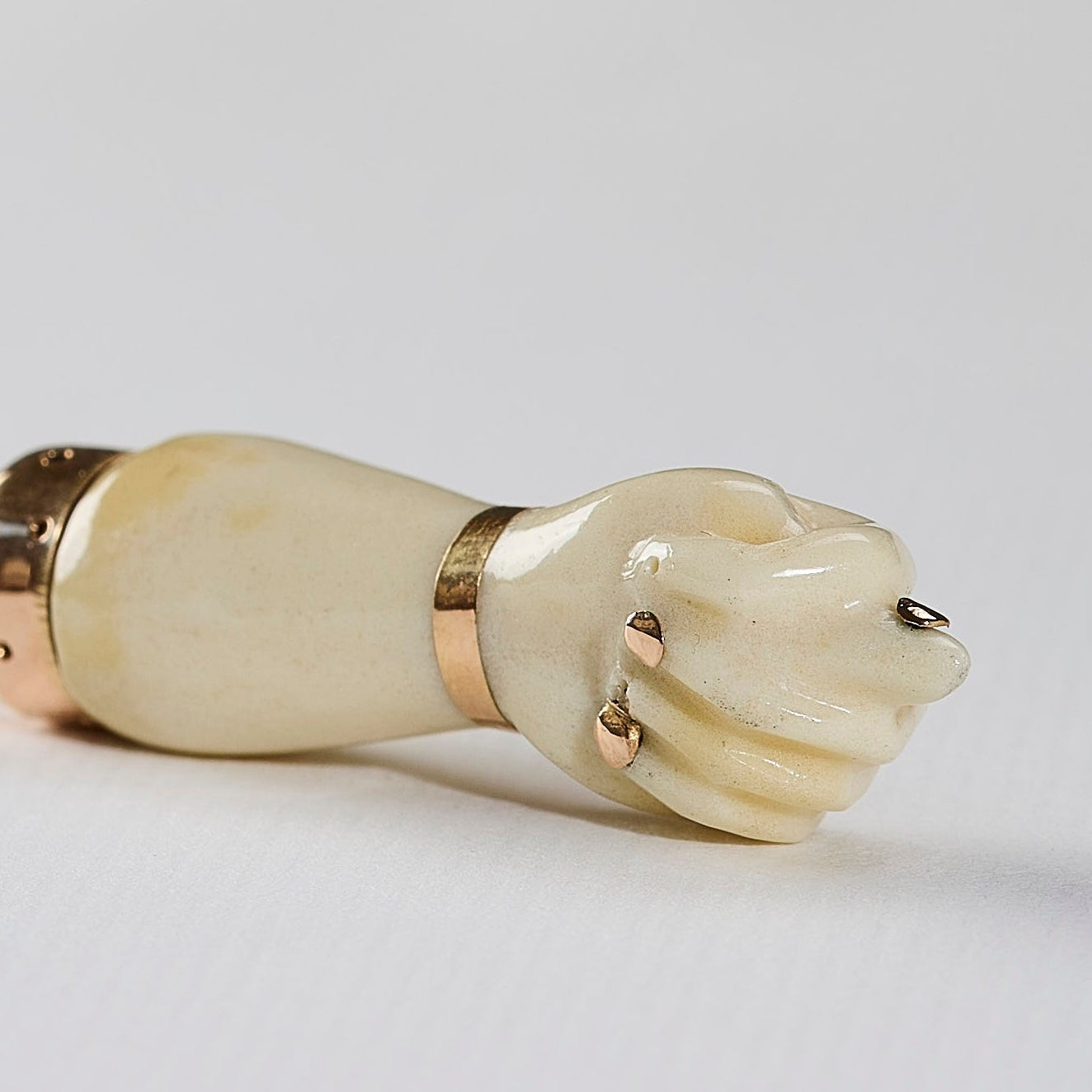 Antiker Fig-Hand Anhänger „Mano Fico“ aus 585 Gold – Glücksbringer um 1890–1910