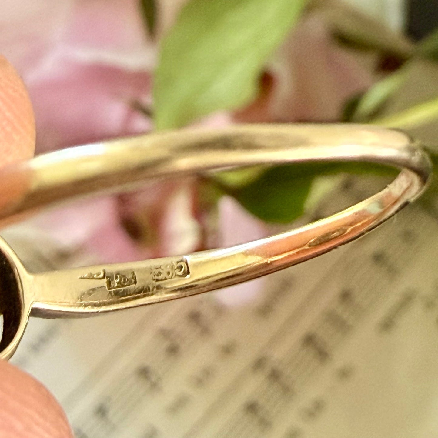 Antiker Rosettenring aus 585 Gold mit Altschliff-Diamant und Rubinen | Jugendstil um 1900