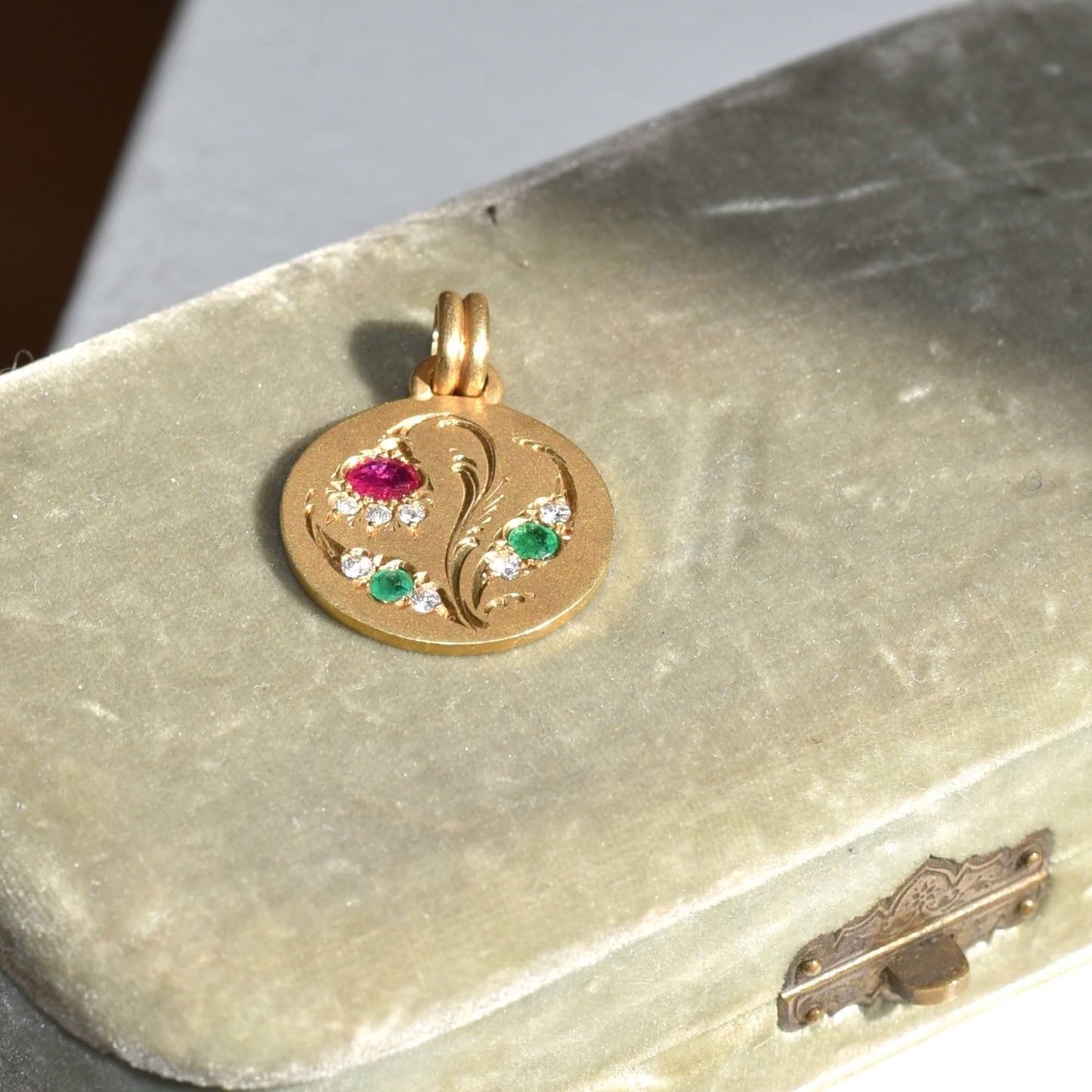 Massiver Vintage-Anhänger aus 585 Gold mit Rubin, Smaragden & Diamanten | Österreich | VINTAGE SISSI