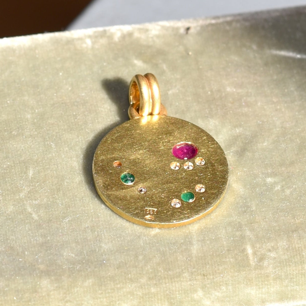 Massiver Vintage-Anhänger aus 585 Gold mit Rubin, Smaragden & Diamanten | Österreich | VINTAGE SISSI