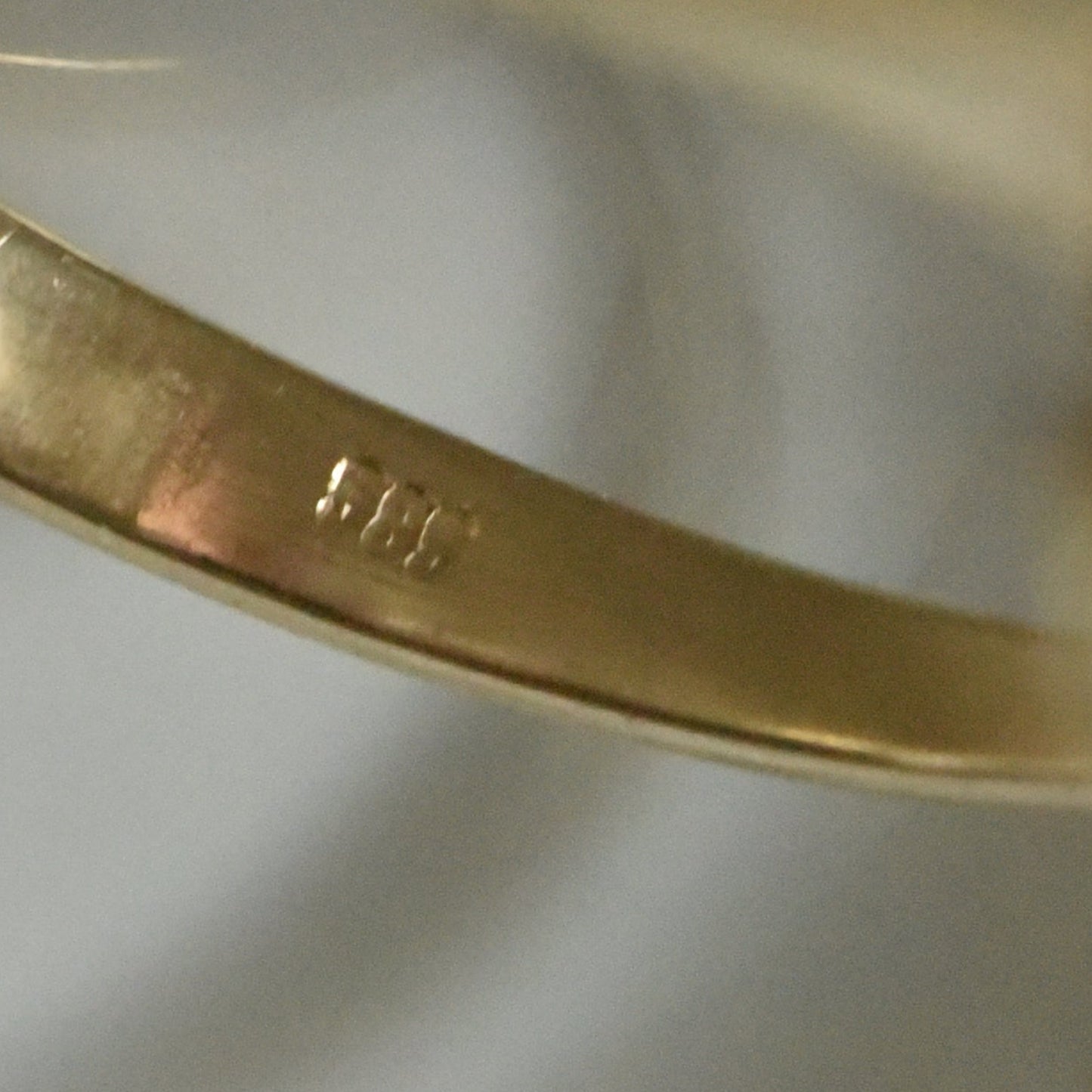 Vintage Granatring aus 585 Gold in Blütenform | VINTAGE SISSI