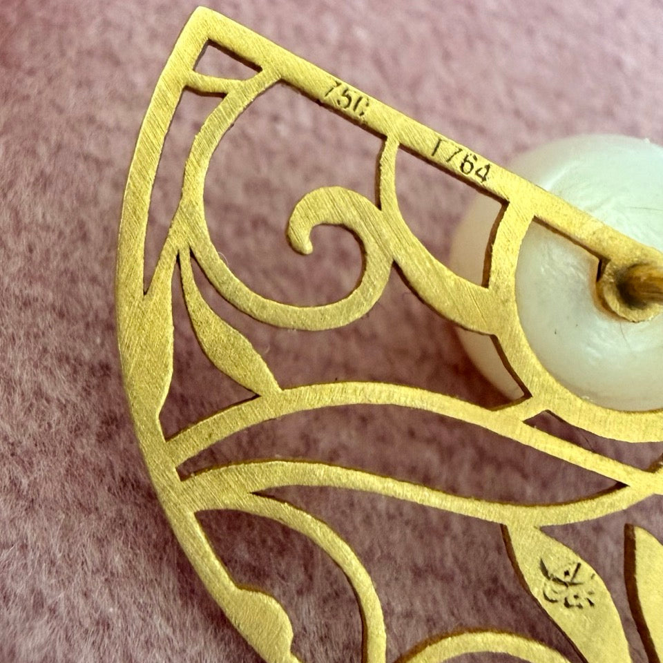 Elegante Designer-Ohrringe aus 750 Gold mit Süßwasserperlen