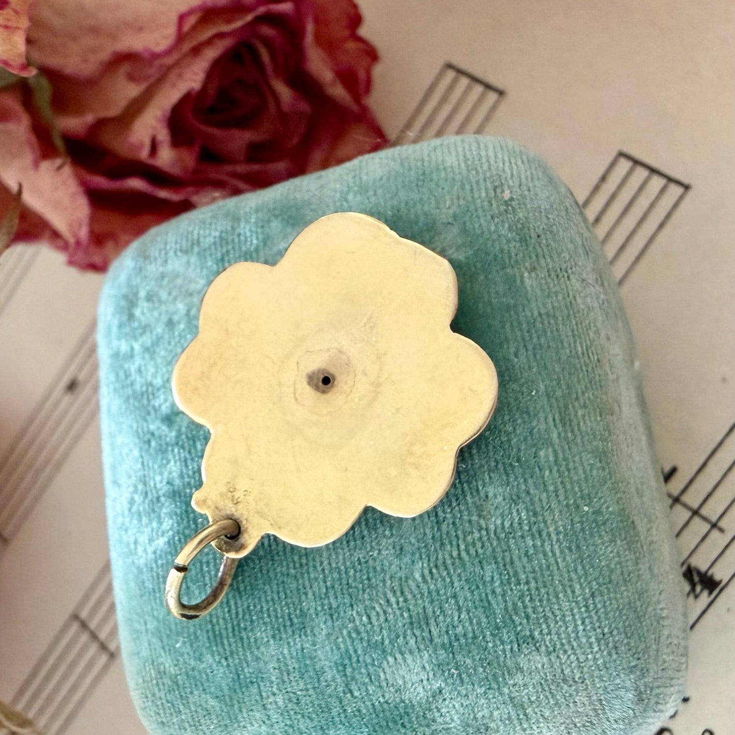 Emaille-Kleeblatt-Anhänger mit Marienkäfer in 14 Karat Gold | Vintage | VINTAGE SISSI