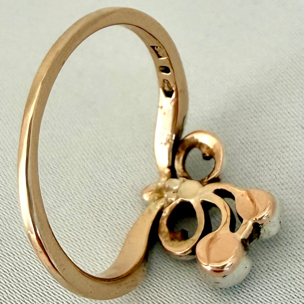 Jugendstil Goldring mit Rautendiamanten – feine österreichische Handwerkskunst