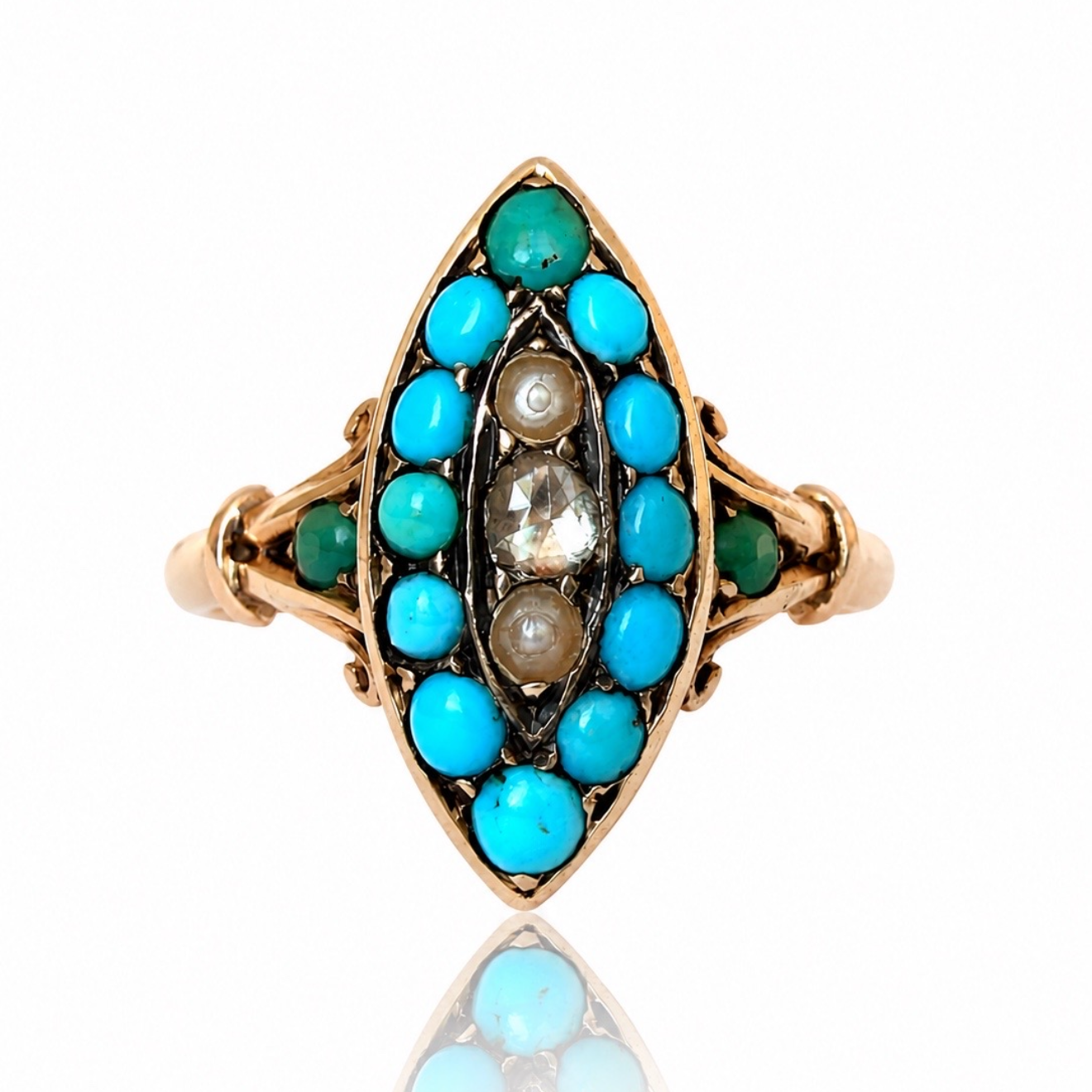 Rarität - Antiker Navette Ring aus Gold mit Türkisen, Perlen und einem Diamanten im Rosenschliff - Wien um 18900
