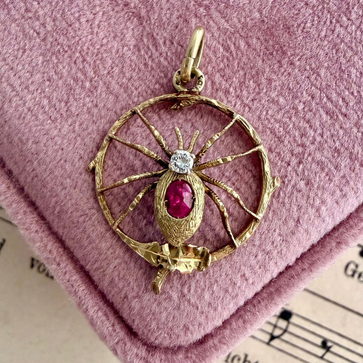 Antiker Jugendstil Spinnen-Anhänger aus 585 Gold mit Rubin &amp; Diamant