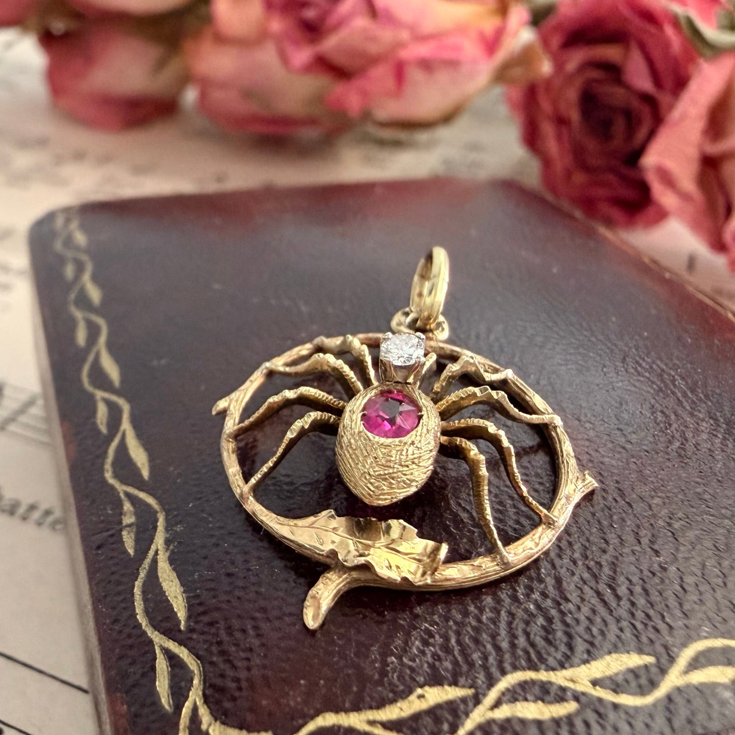 Antiker Jugendstil Spinnen-Anhänger aus 585 Gold mit Rubin &amp; Diamant