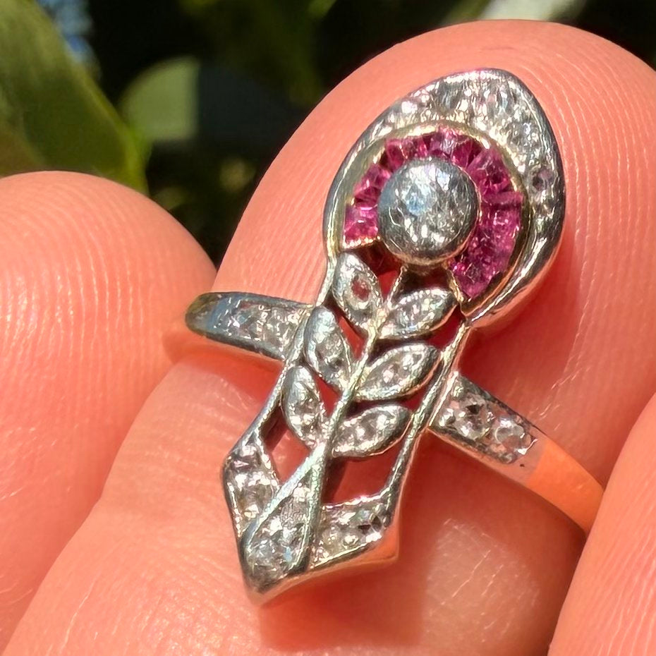 Eleganter Art-Déco Rubin-Diamantring aus 585 Gold und Silber – mit kalibriert geschliffenen Rubinen