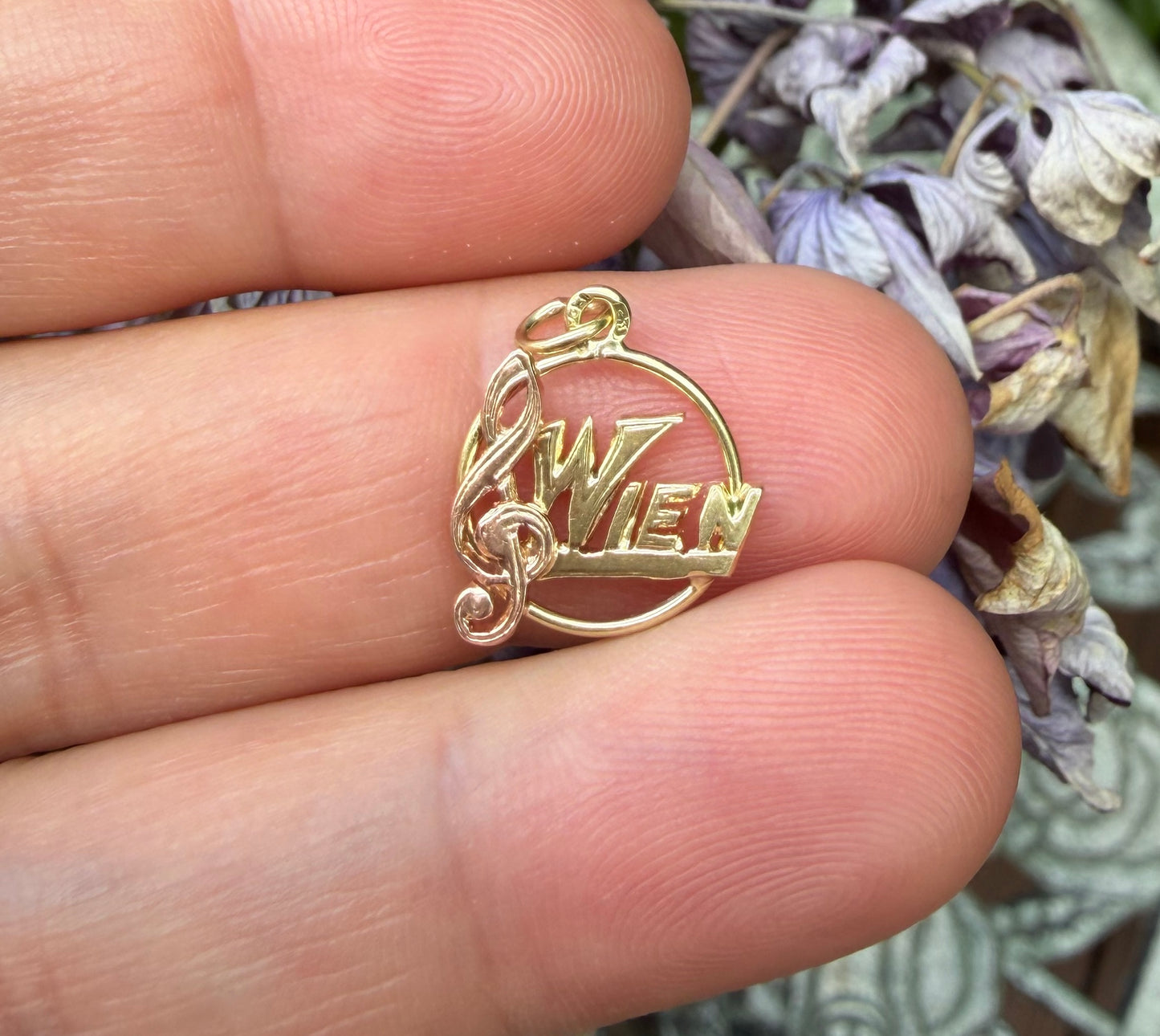 Vintage Notenschlüssel Anhänger „Wien“ in 585 Gold | VINTAGE SISSI