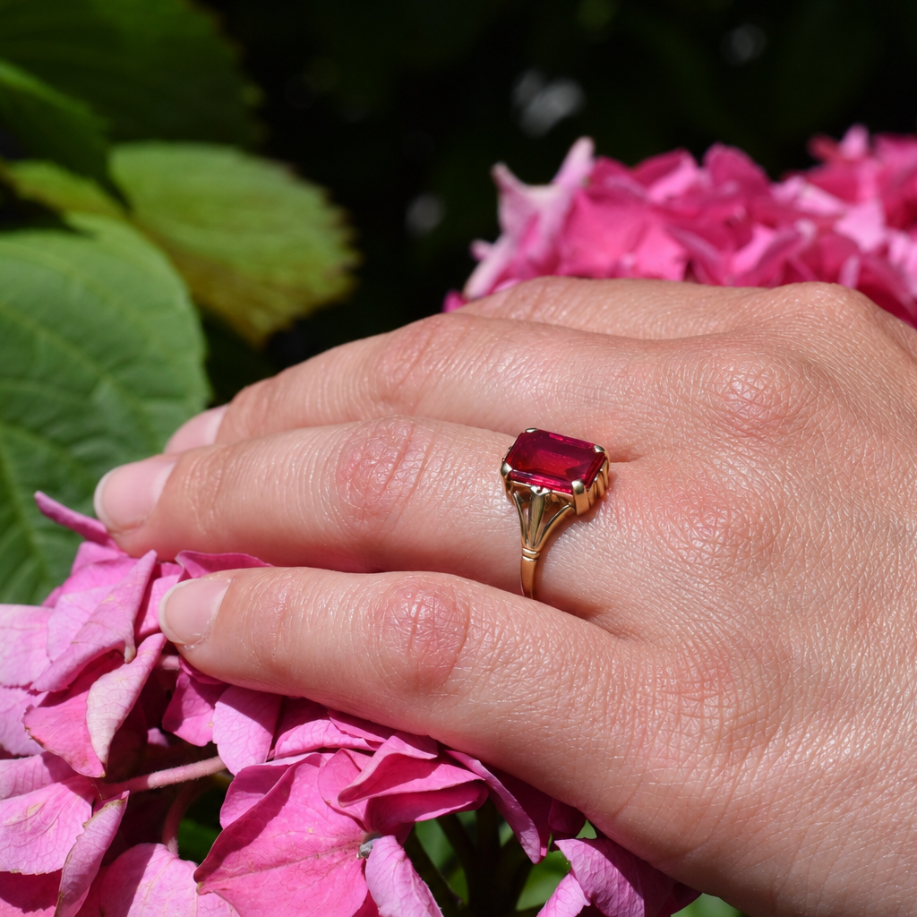 Antiker Ring aus 585 Gold mit rotem Spinell - Wien um 1872