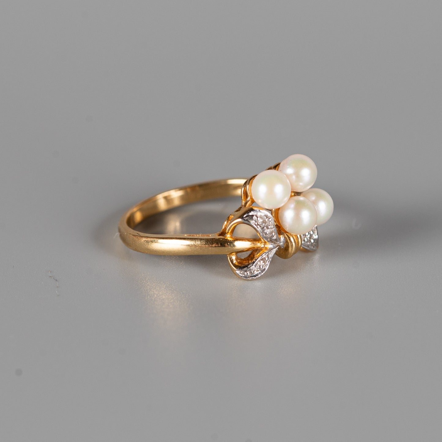 Eleganter Bicolor-Perlenring mit Brillanten aus 750 Gold