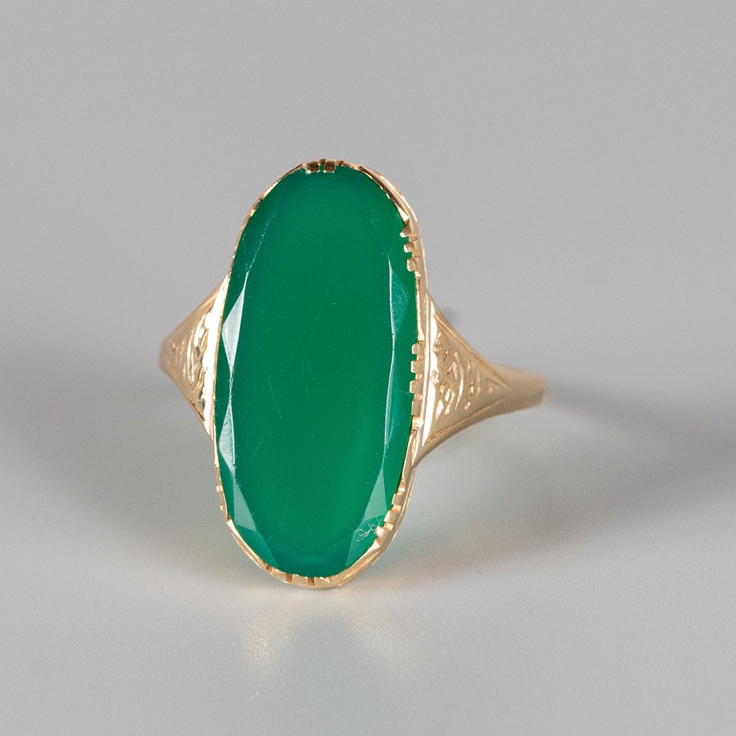 Antiker Chrysoprasring aus 585 Gold – Art Déco / Mid-Century um 1940–1960