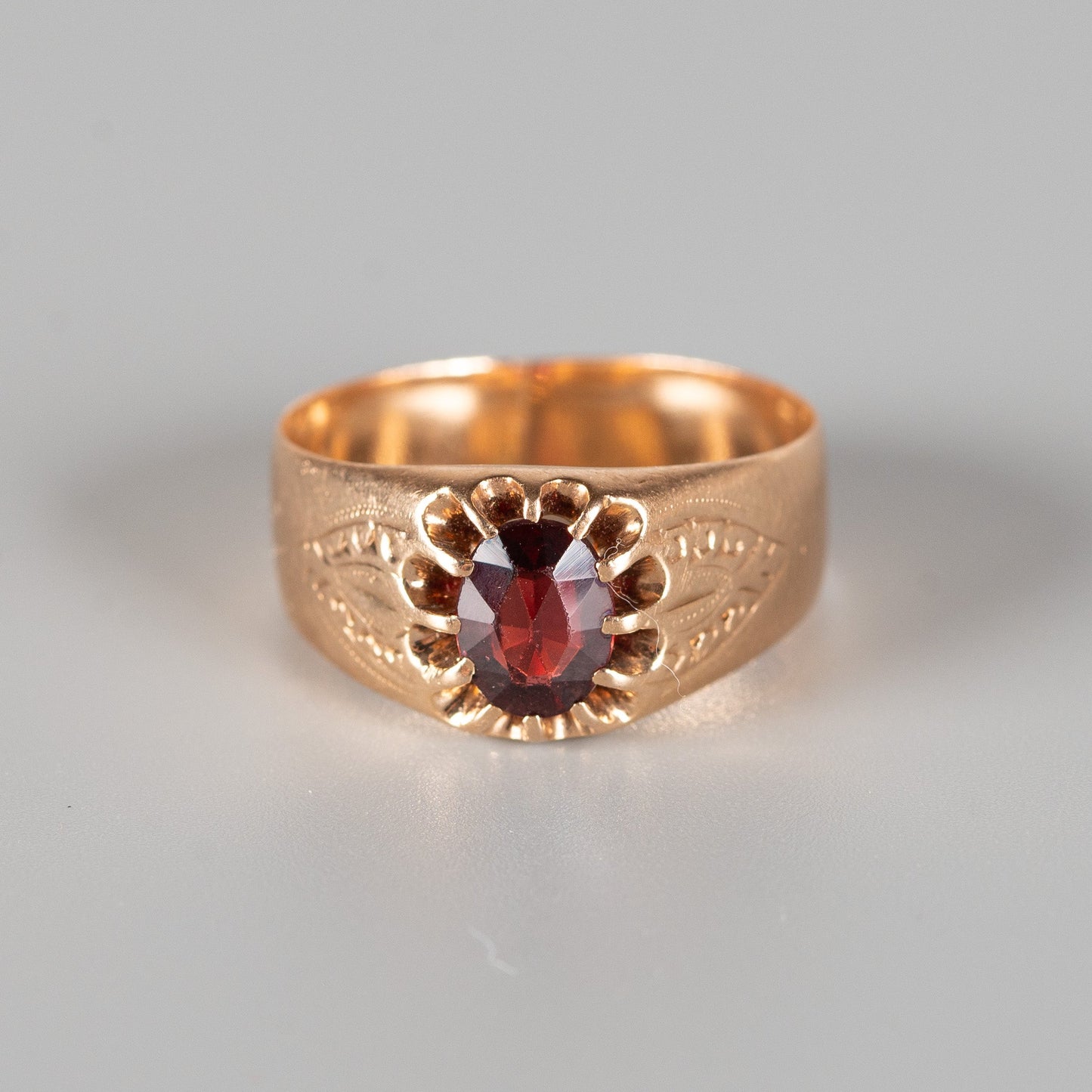 Antiker Granatring aus 585 Rotgold mit Fuchskopfpunze – Österreich-Ungarn um 1900