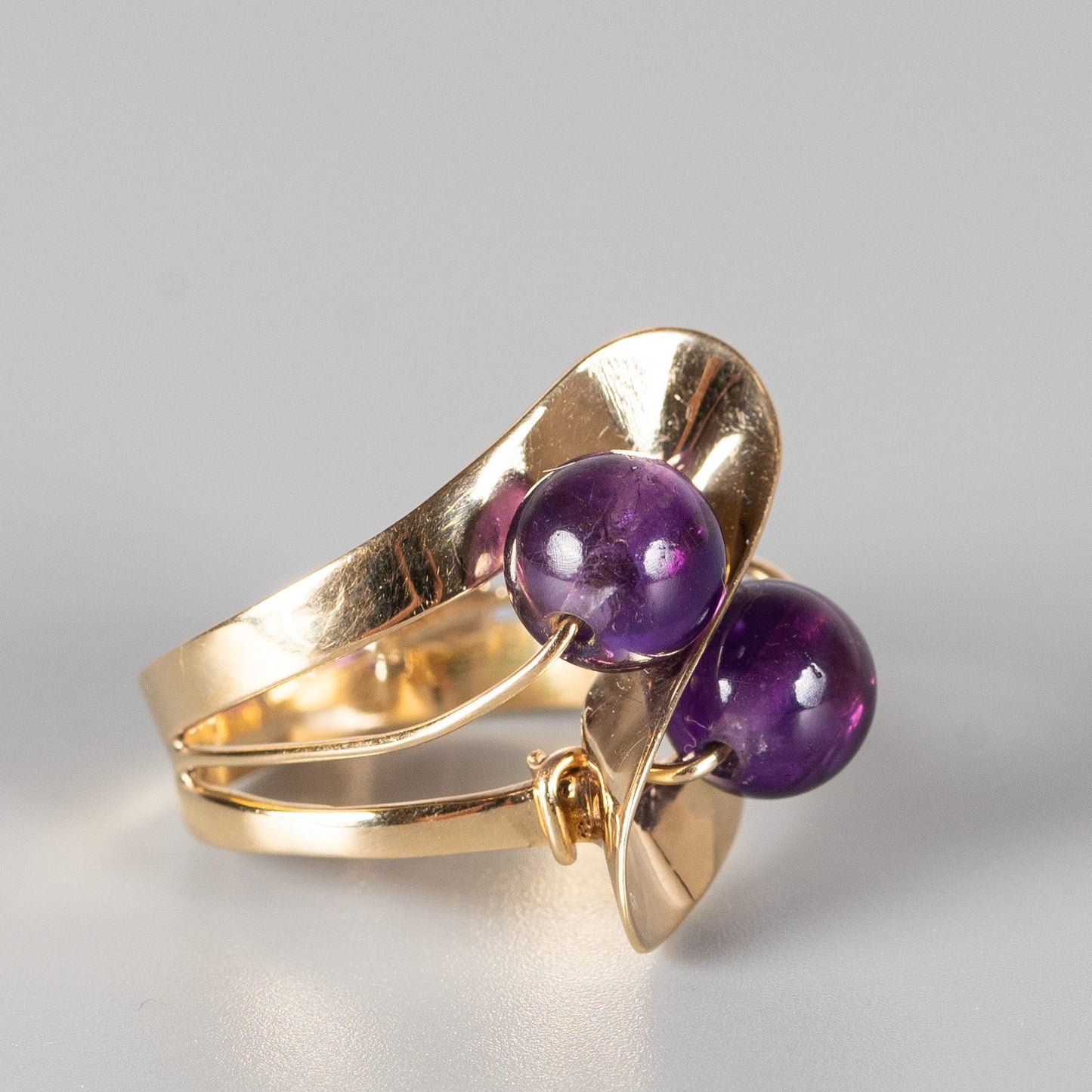 Massiver Vintage Cocktail-Ring mit Amethyst-Kugeln in 14 Karat Gold | VINTAGE SISSI