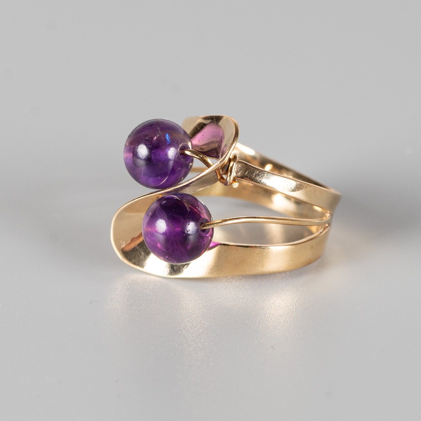Massiver Vintage Cocktail-Ring mit Amethyst-Kugeln in 14 Karat Gold | VINTAGE SISSI