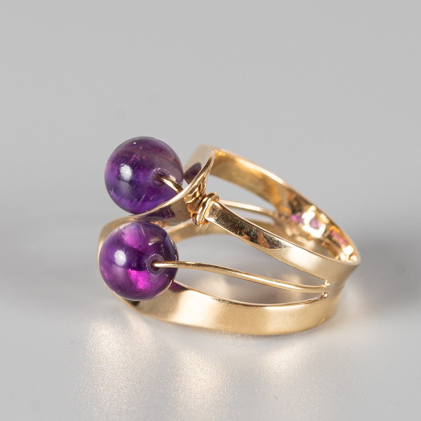 Massiver Vintage Cocktail-Ring mit Amethyst-Kugeln in 14 Karat Gold | VINTAGE SISSI