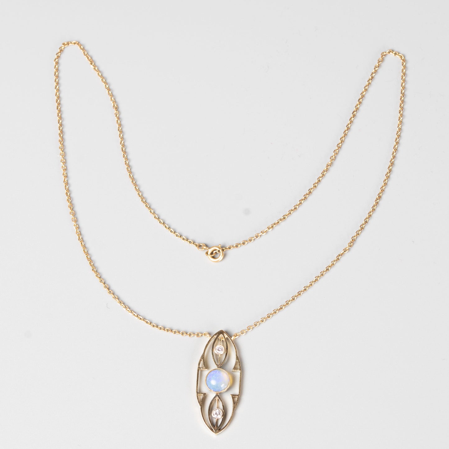 Art-Déco Kette aus 585 Gold mit Edelopal und Diamanten | Österreich um 1925–1935