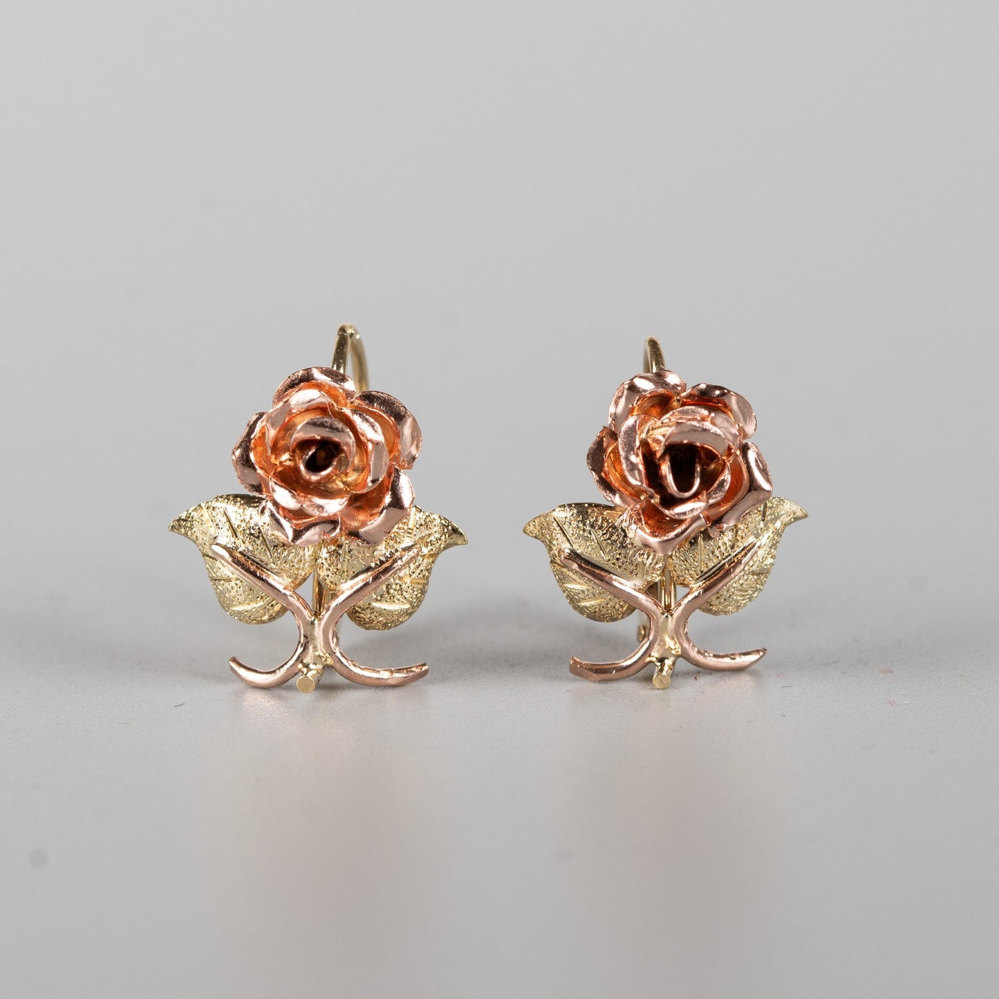 Österreichische Wiener Rose Ohrstecker aus 585 Gold – Elegantes Bicolor-Design