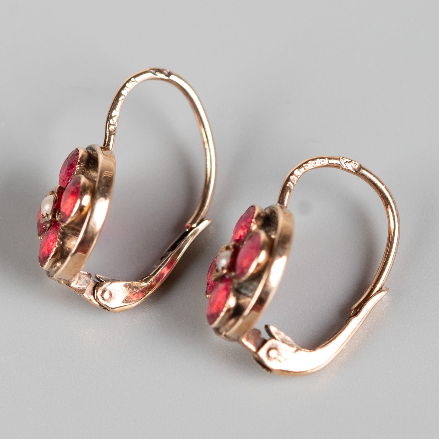 Florale antike Ohrringe aus 585 Gold mit rosa Schmucksteinen und Saatperlen | Wien um 1900–1915 | VINTAGE SISSI