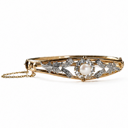 Eleganter Vintage-Armreif aus 585 Gold mit Perle & funkelnden Akzenten – zeitlose Raffinesse